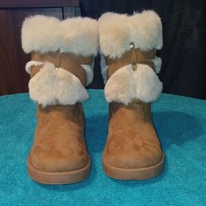 Women's Guess Faux Fur Lined Tan Winter Boots!